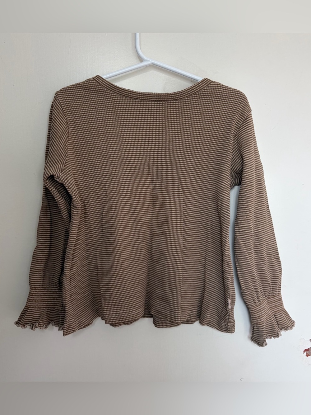 Cute Wheat top with lovely detail on sleeves